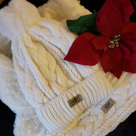 UGG HAT AND INFINITY SCARF SET NEW - Picture 2 of 5